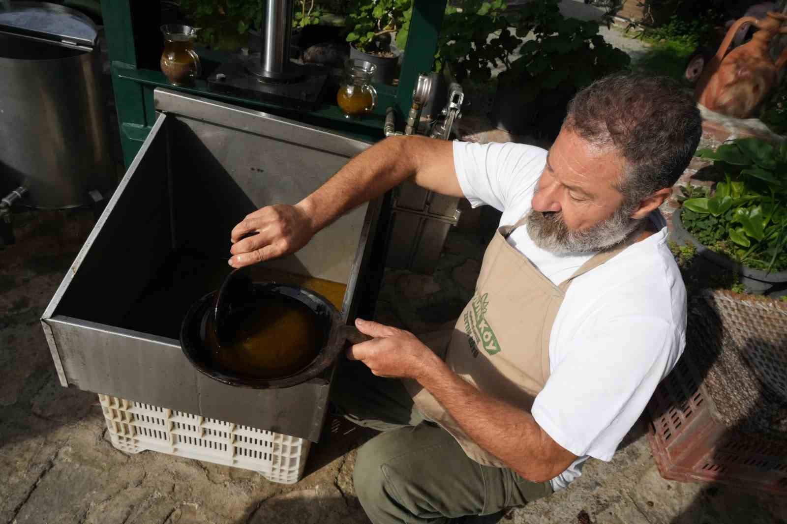Kekik ve zeytinyağı, doğanın iki şifa kaynağı taşbaskıda bir araya geldi

