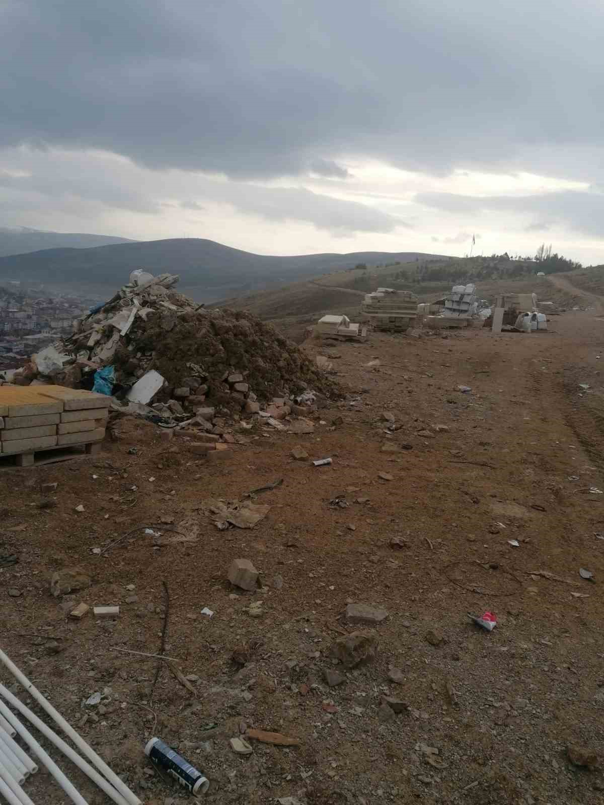 Bayburt Kent Konseyi Şehit Osman Dağı’na dökülen hafriyat için girişimde bulundu
