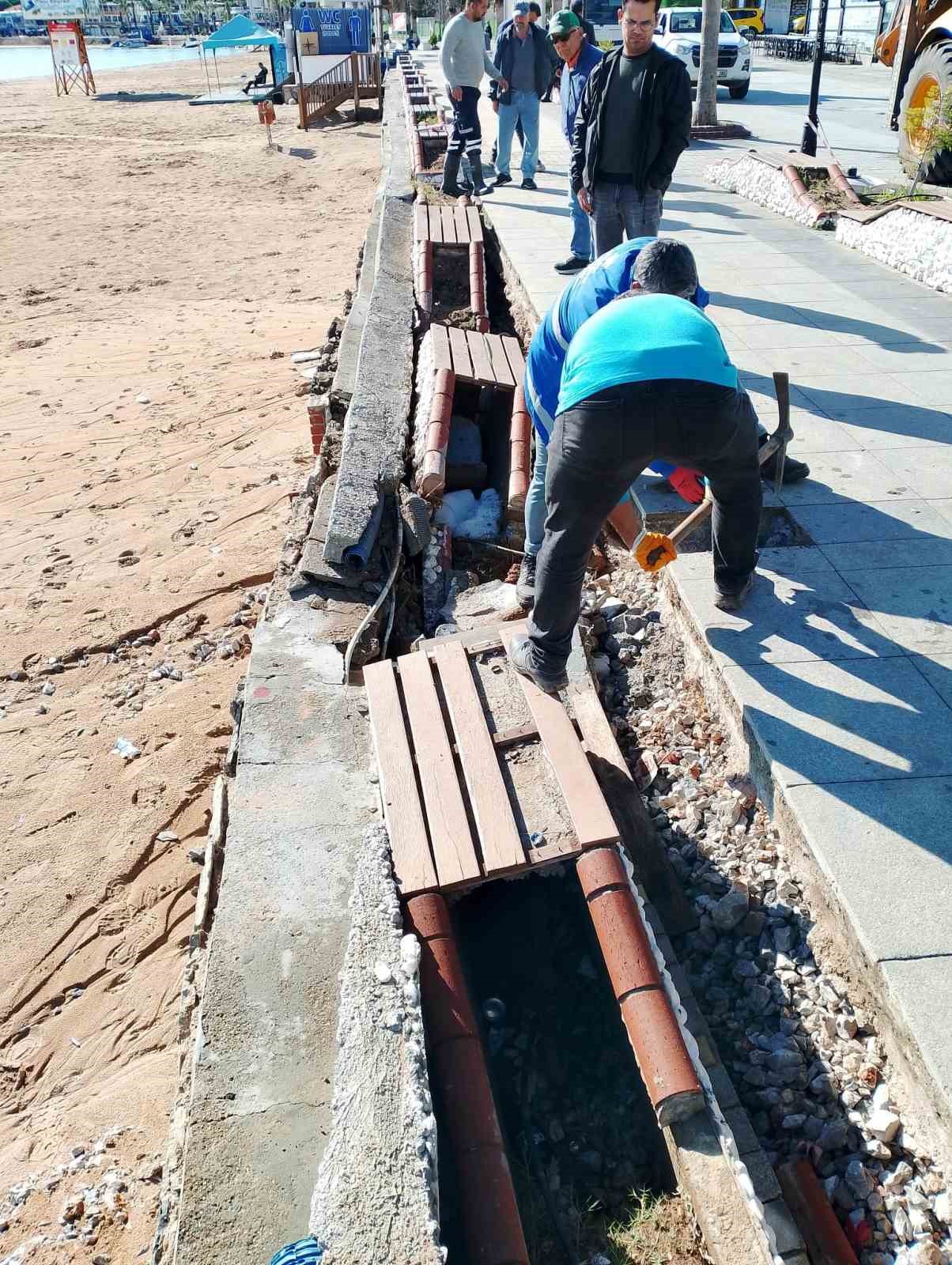 Aydın Büyükşehir Belediyesi’nden hızlı müdahale: Altıkum’da onarım çalışmaları devam ediyor