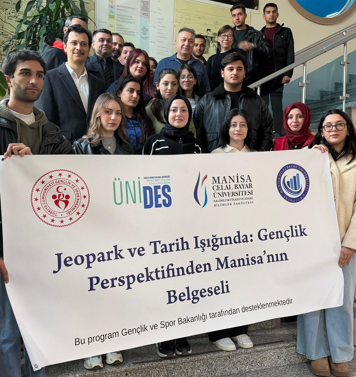 Salihli’de üniversite öğrencilerine mobil fotoğraf eğitimi
