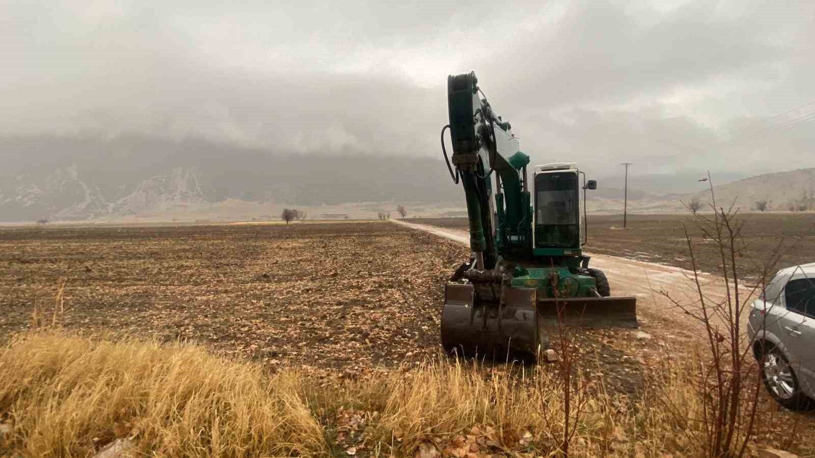 DSİ’ye ait kepçenin çalınıp define arandığı iddiası