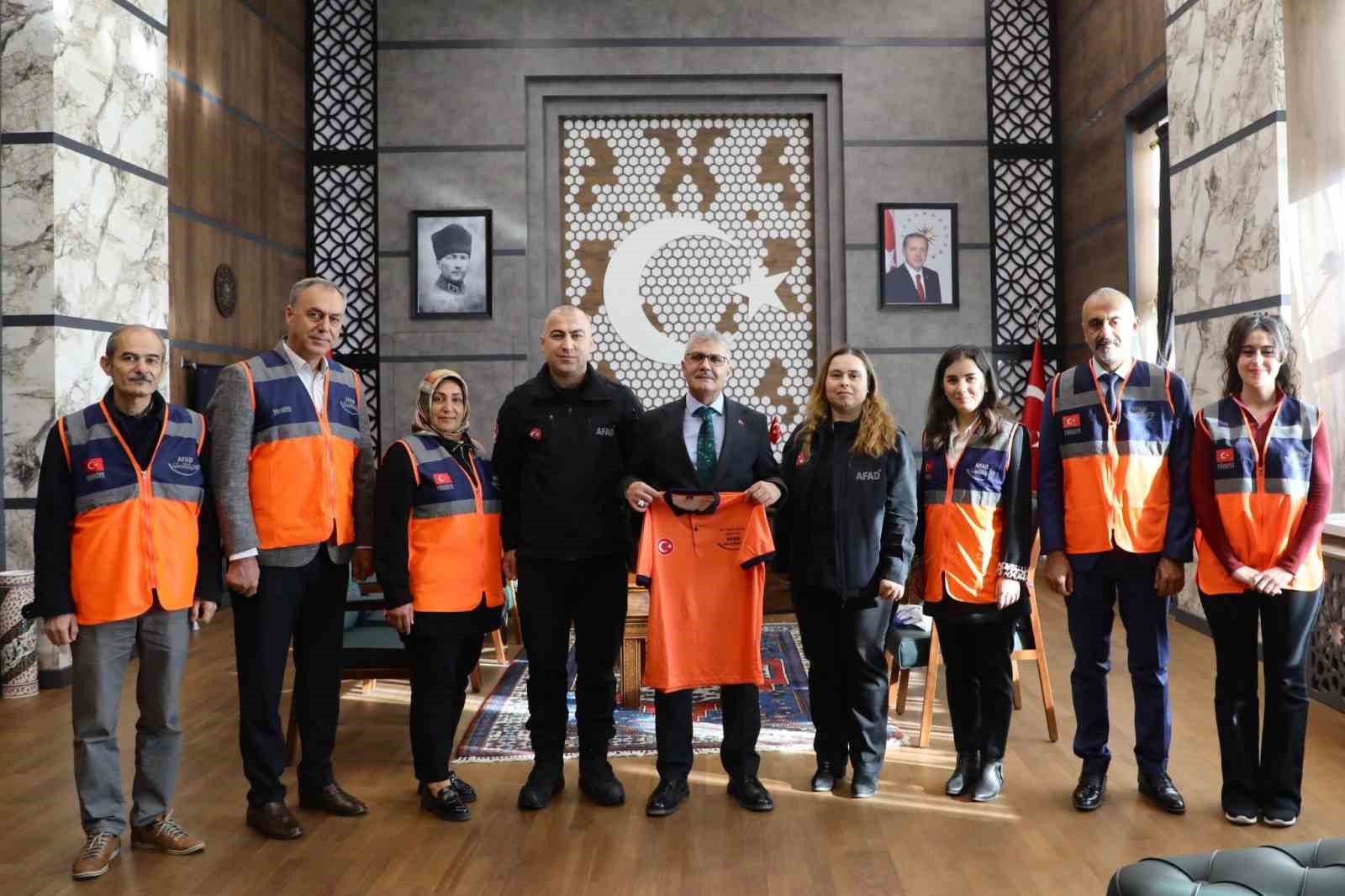 Vali Çelik: "AFAD gönüllüleri toplumun güçlü dayanağıdır"