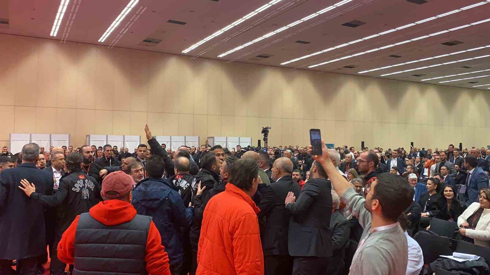 Gençlerbirliği Olağanüstü Genel Kurulu’nda kavga