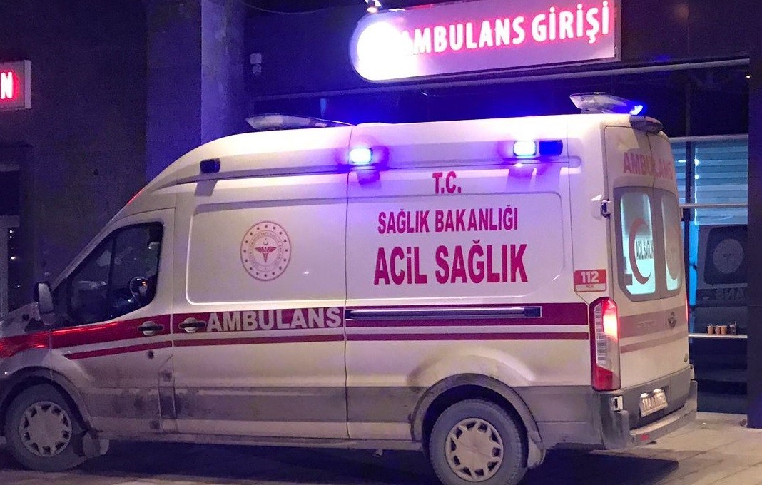 Bilecik’te otobüs ile otomobil çarpıştı: 3 yaralı