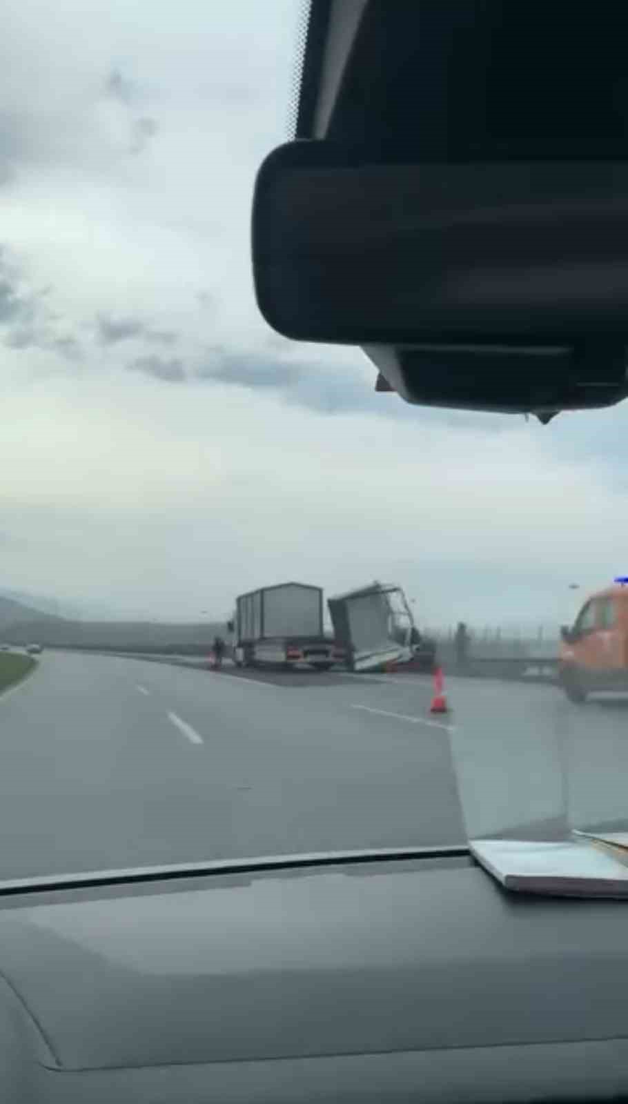 Hatay’da kuvvetli fırtına etkisini hissettirdi