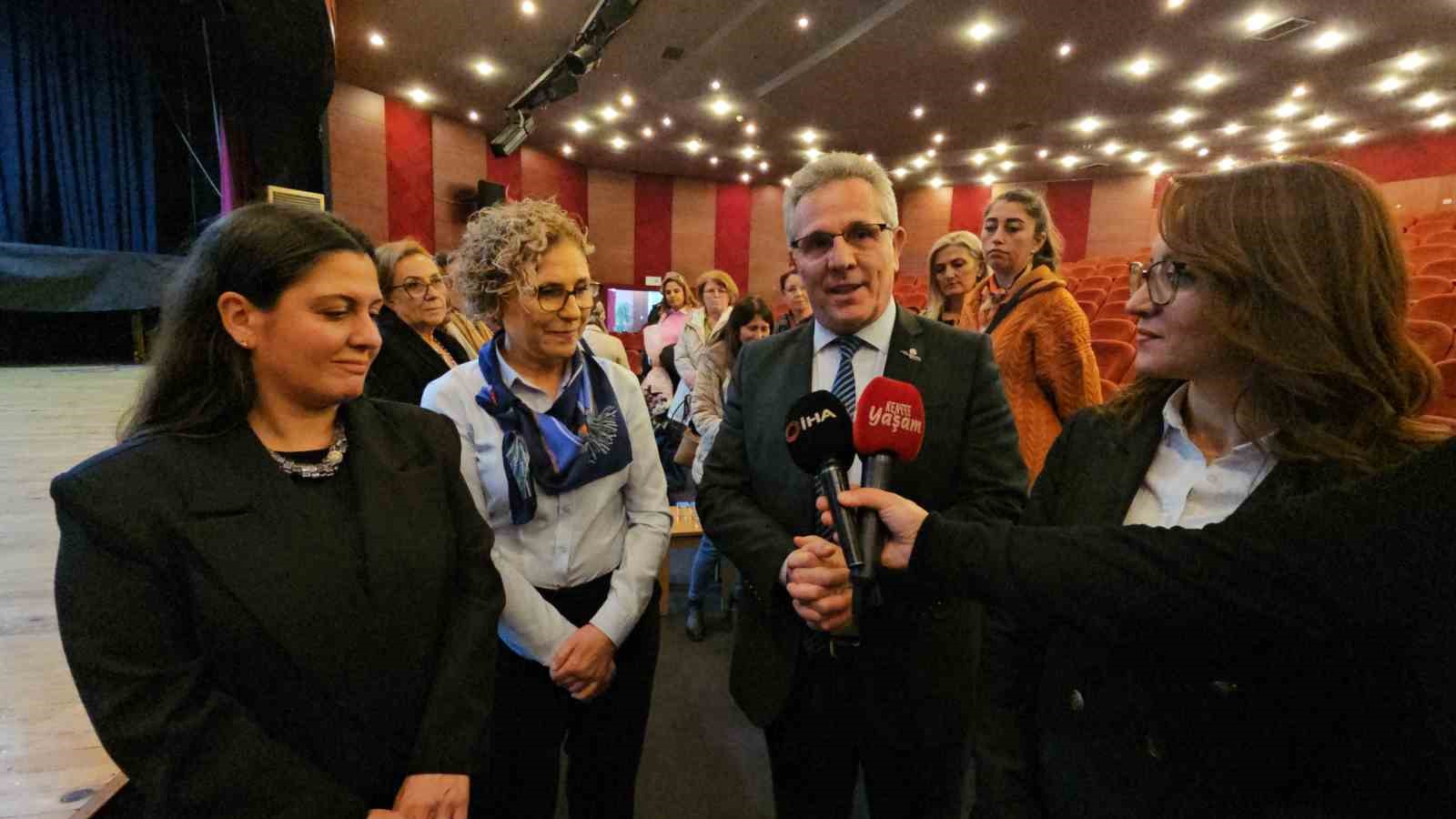 Nazilli’de Cumhuriyetin ilk kadın vekilleri konuşuldu