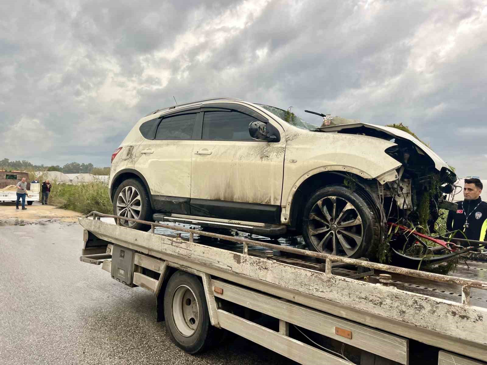 Gece evden otomobille ayrılan kadın, dereye düşen otomobilde hayatını kaybetti