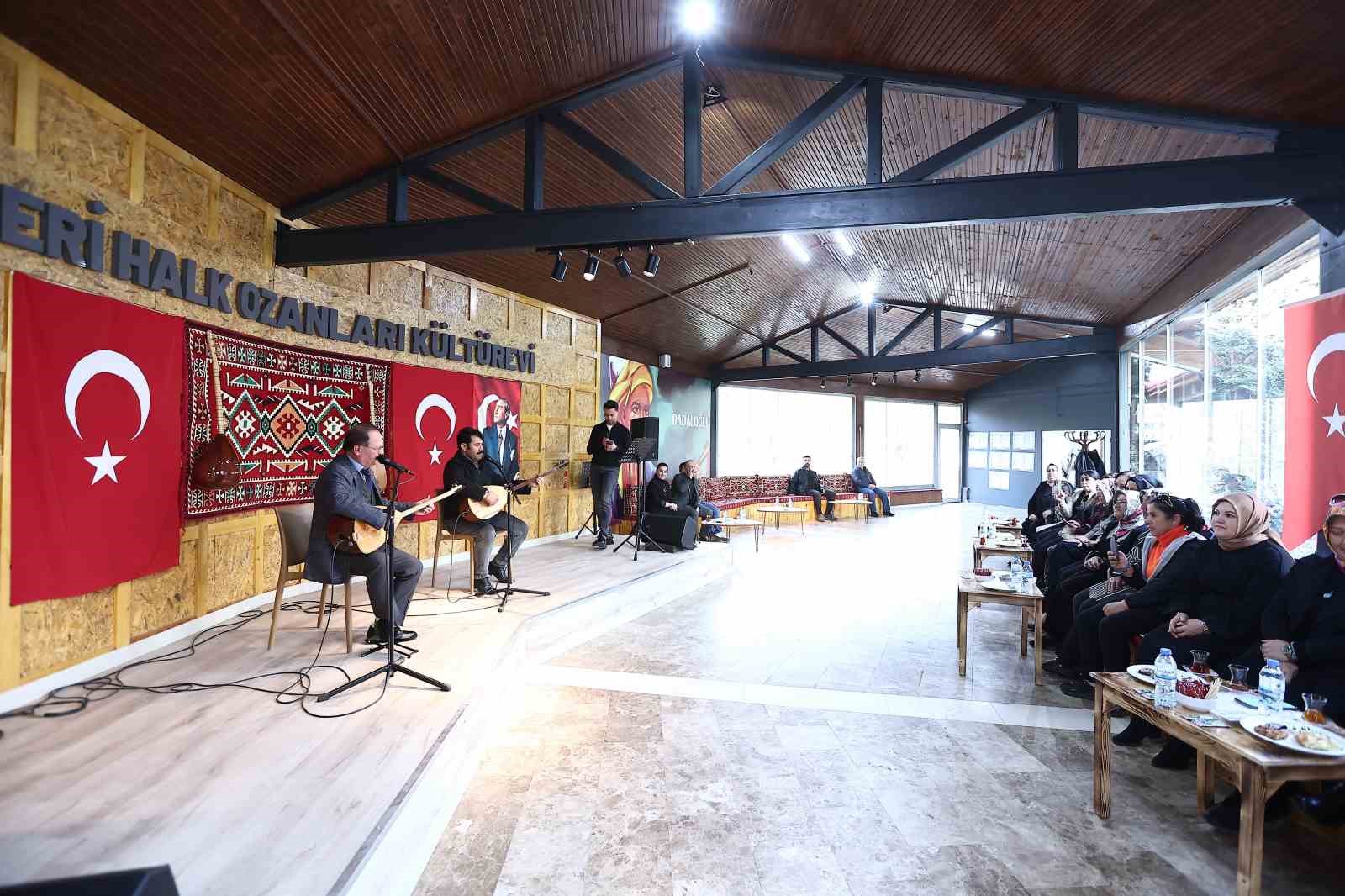 Kadın muhtarlar, seçme ve seçilme hakkını müzik ziyafeti ile kutladı