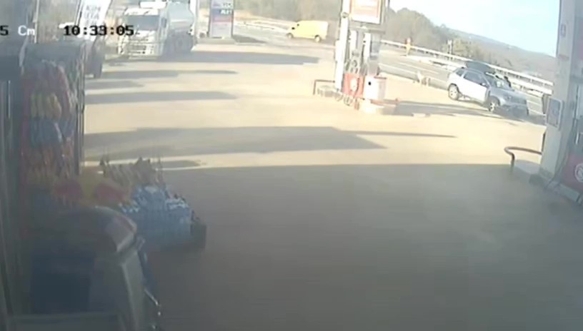 2 araç çarpıştı: 2 yaralı
