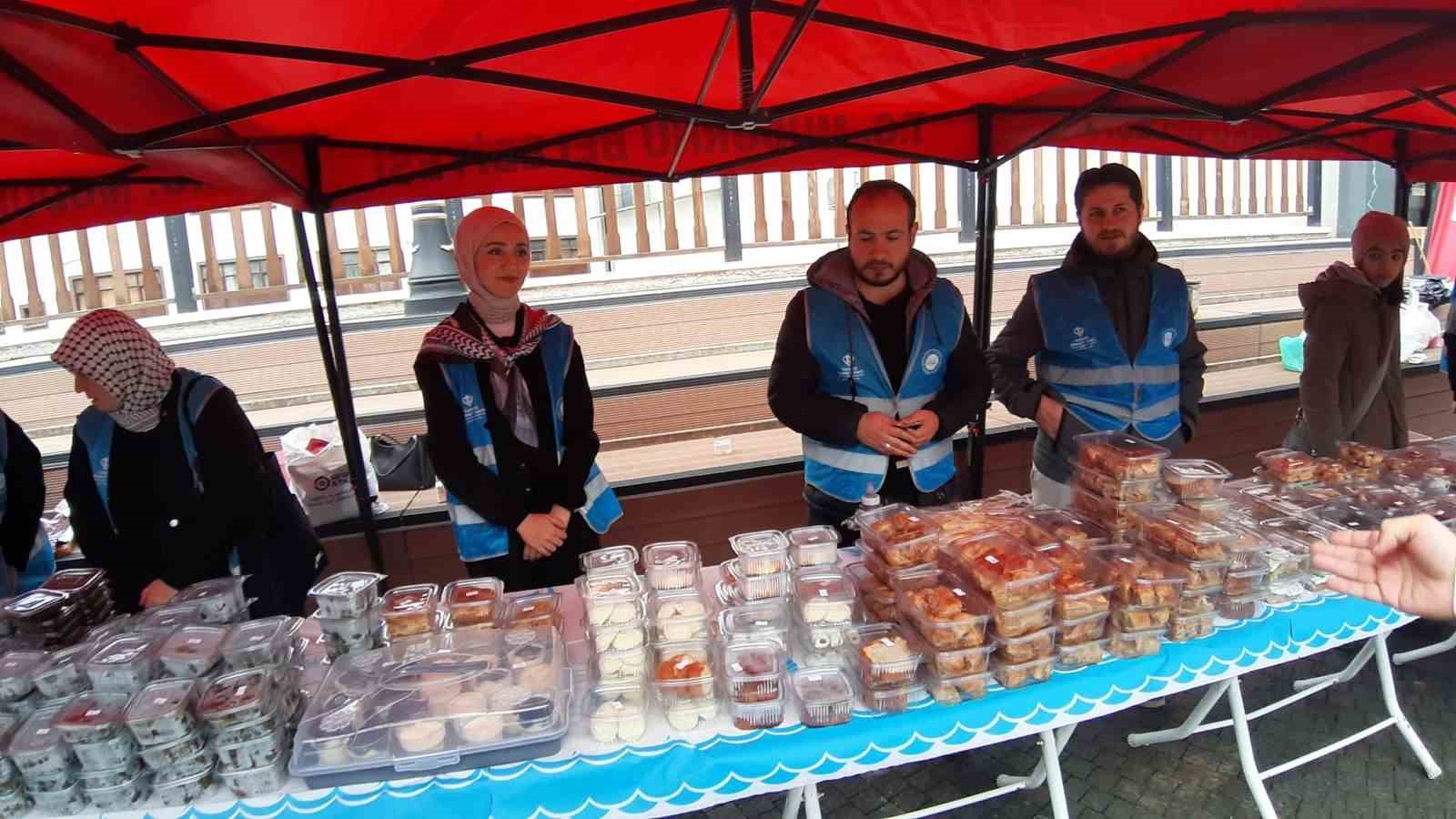 El emeği ürünlerini Filistinliler için satışa sundular
