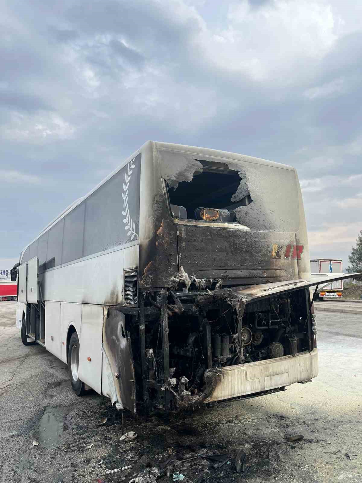 Yolcu otobüsü seyir halindeyken yangın çıktı