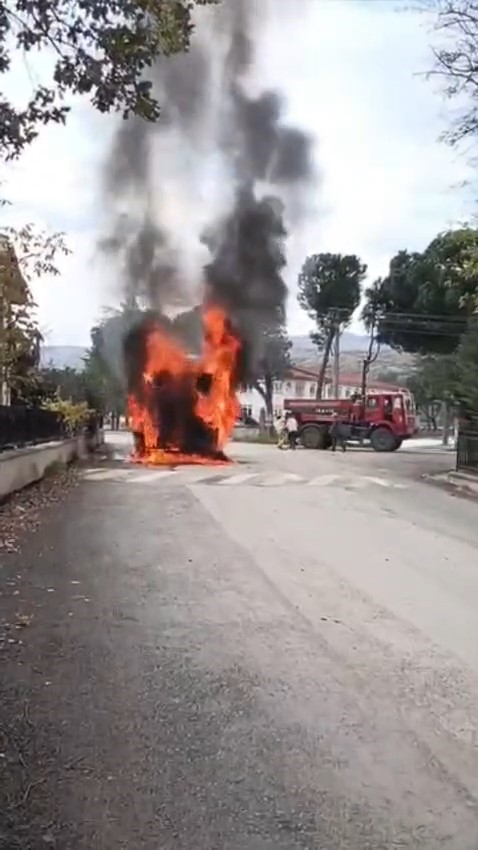 Hafriyat kamyonu küle döndü