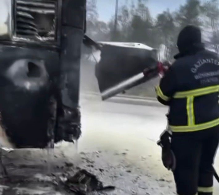 Gaziantep’te yolcu otobüsünde çıkan yangını itfaiye söndürdü
