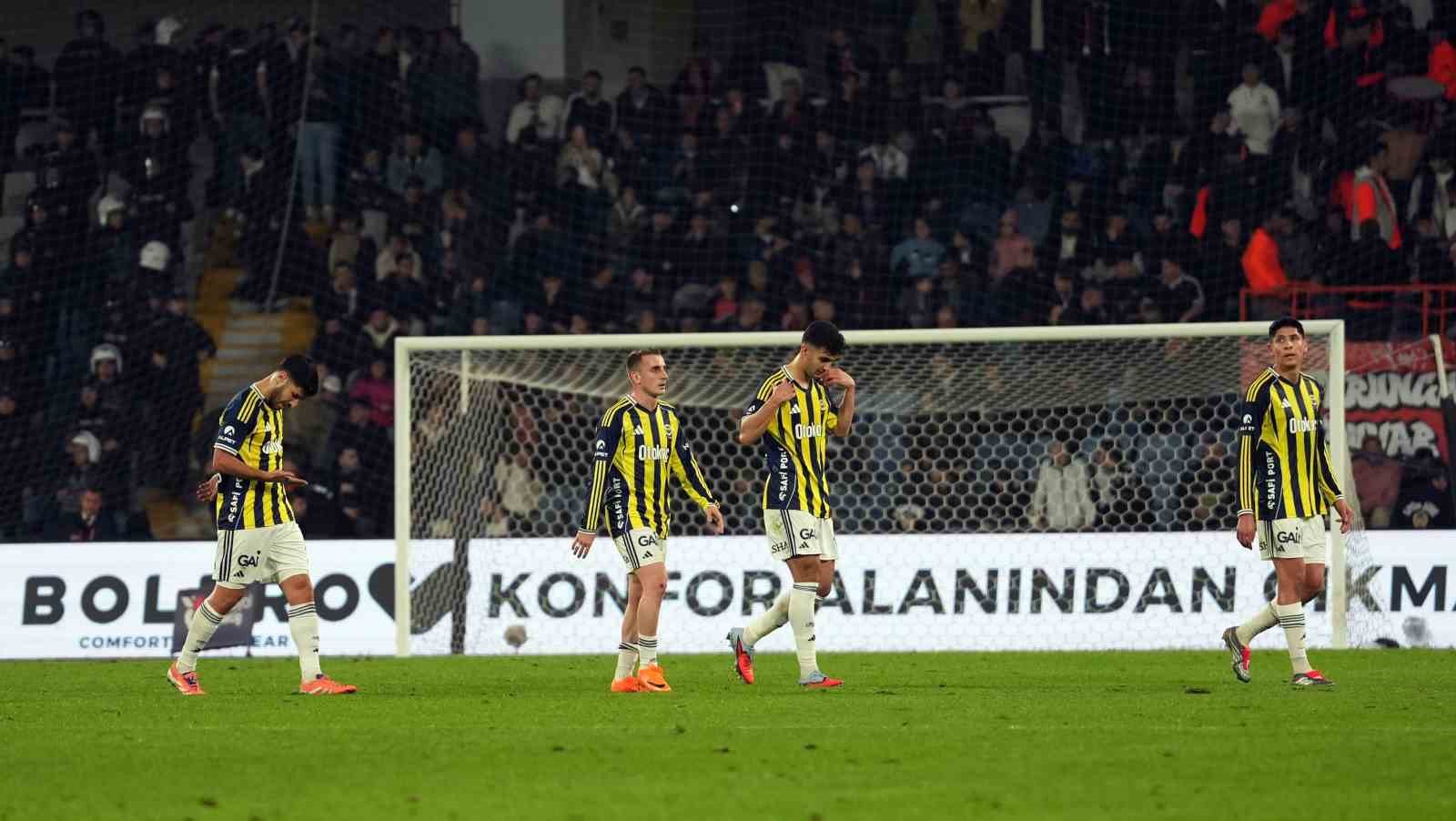 Trendyol Süper Lig: RAMS Başakşehir: 0 - Fenerbahçe: 0 (İlk yarı)
