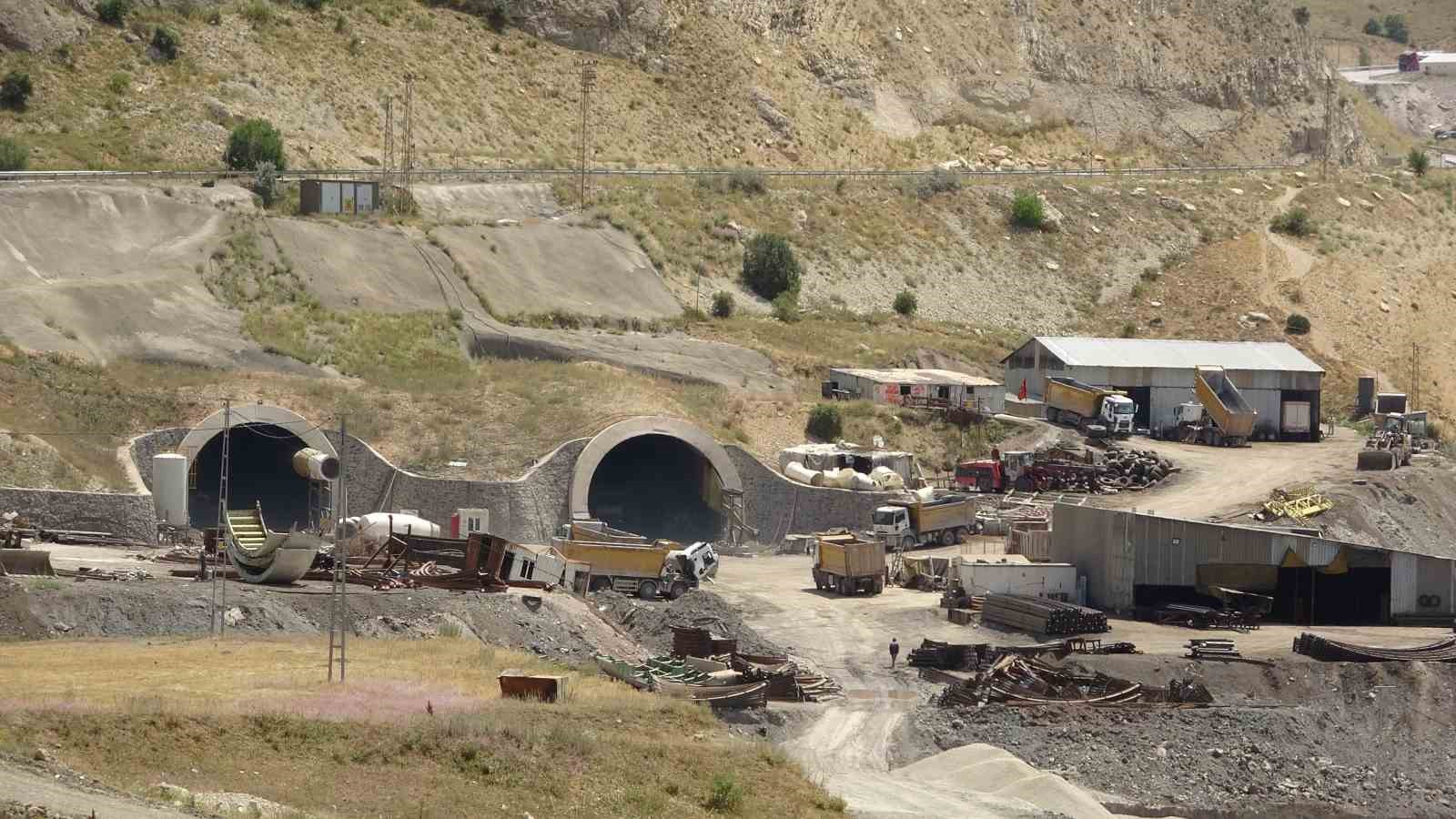 Kop T&uuml;neli geciktik&ccedil;e endişe artıyor: "Karın yağmasını istemiyoruz"
