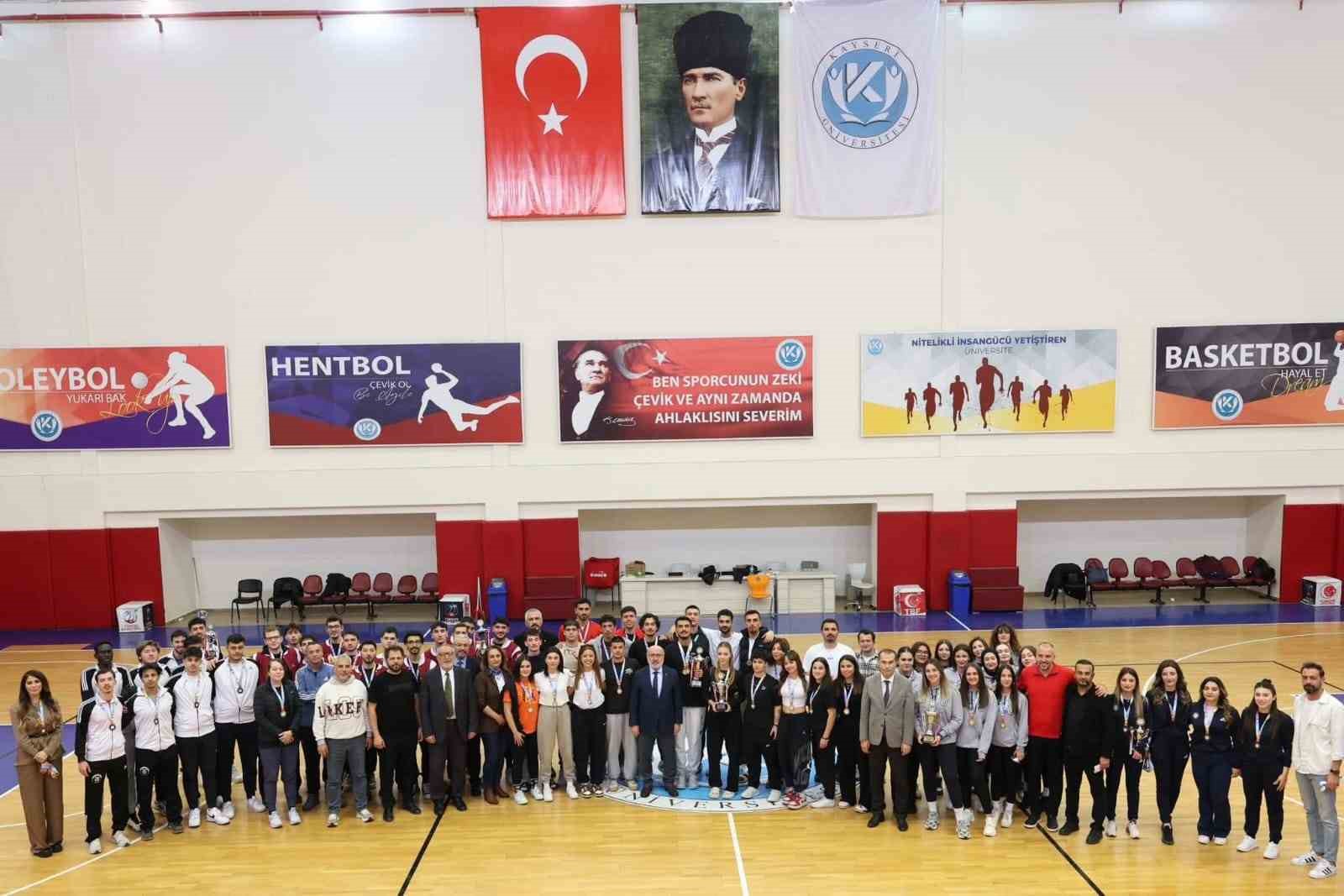 ERÜ Kadın Basketbol Takımı şampiyon oldu