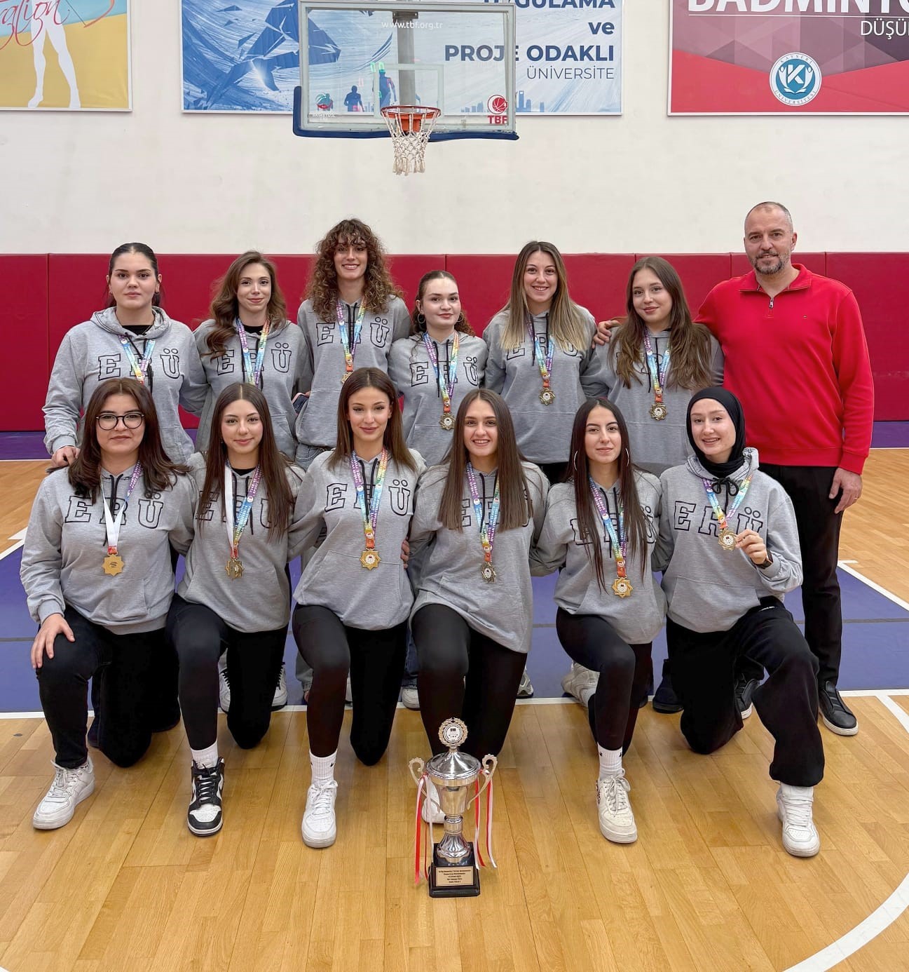 ER&Uuml; Kadın Basketbol Takımı şampiyon oldu

