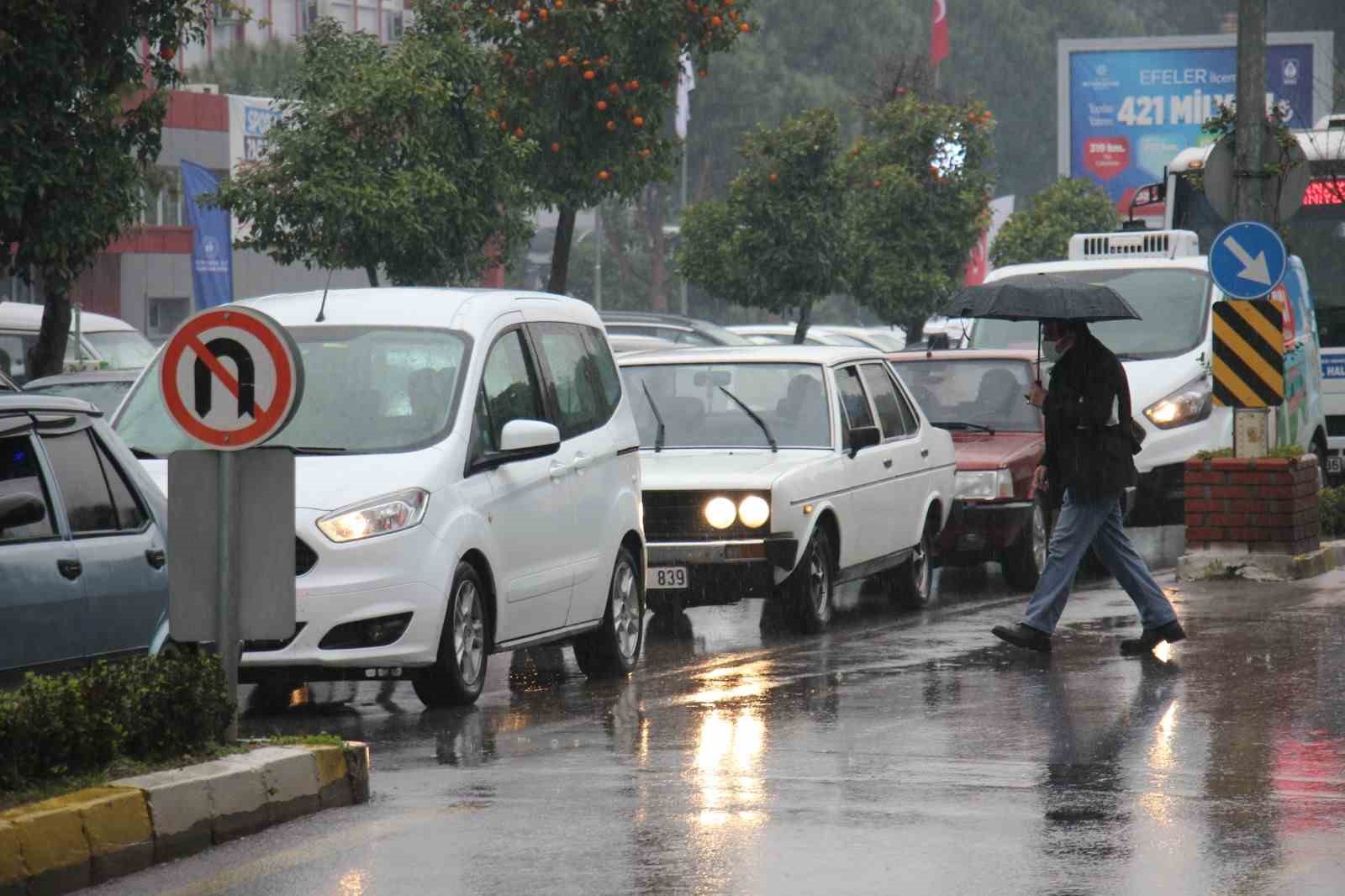 Aydın&rsquo;da yağış akşam saatlerine kadar s&uuml;recek
