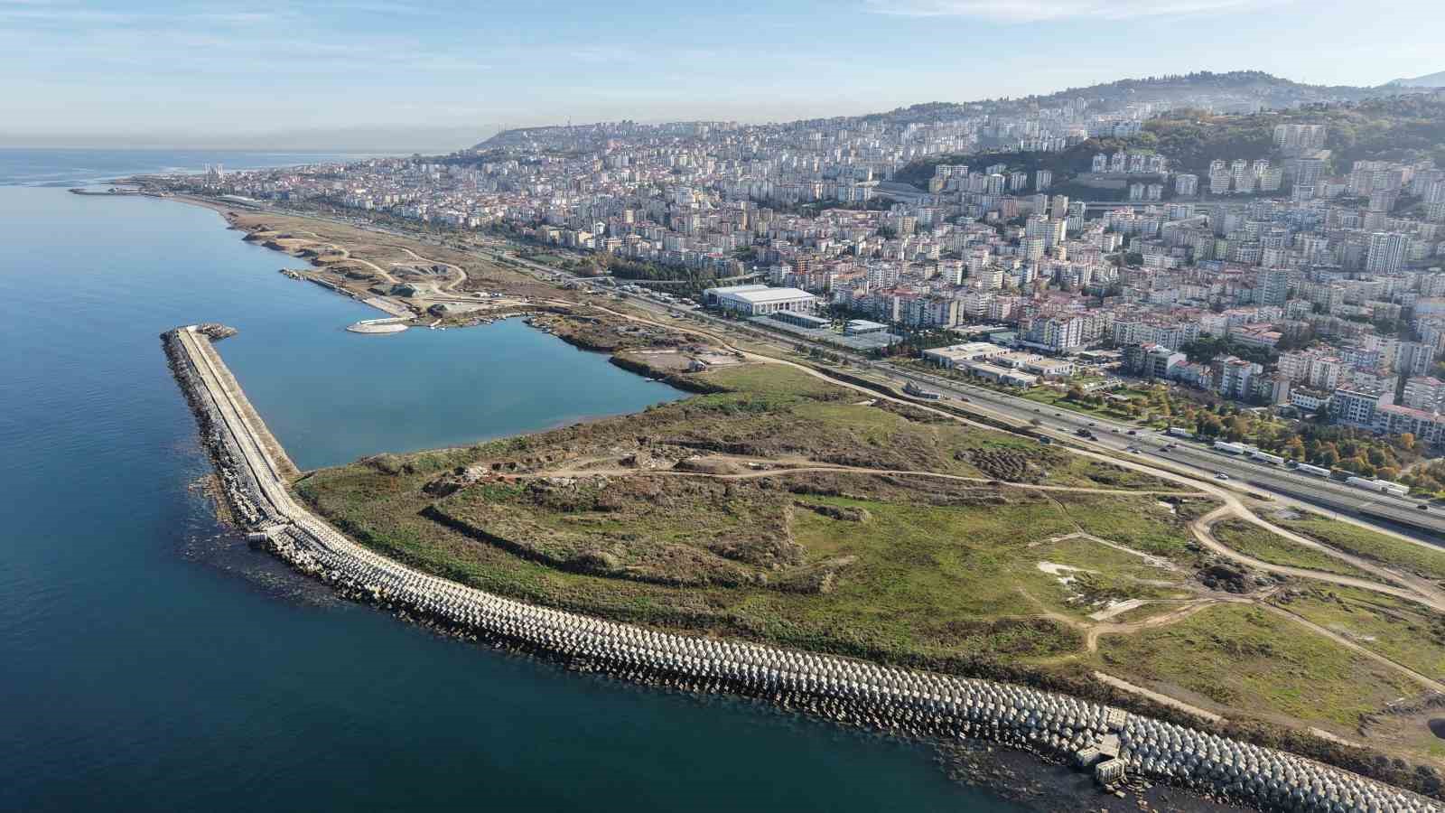 Tamamlandığında plaj alanıyla yıllar sonra Trabzon halkını denizle buluşturacak