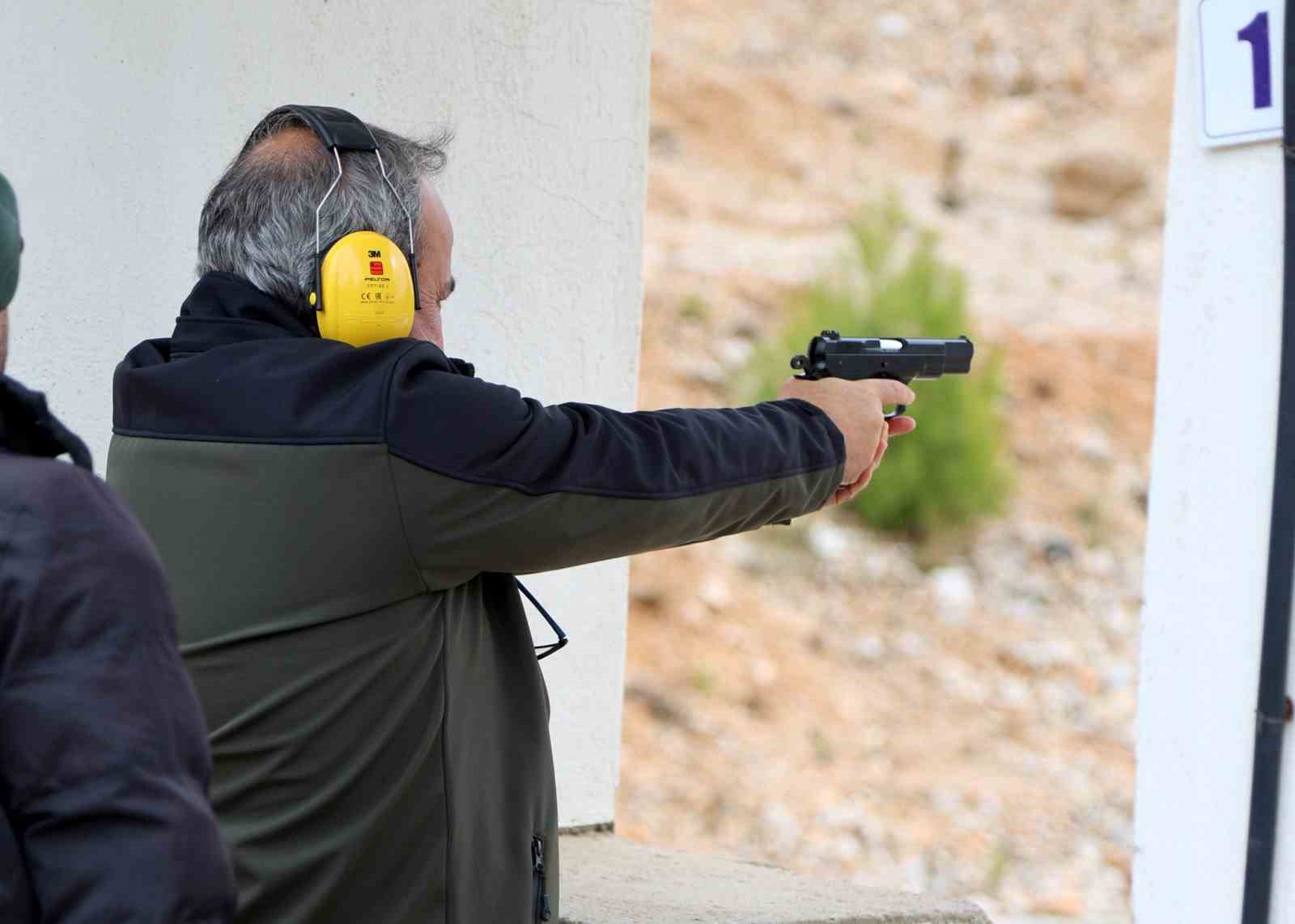 Muğla Orman B&ouml;lge M&uuml;d&uuml;rl&uuml;ğ&uuml; personeline silah eğitimi
