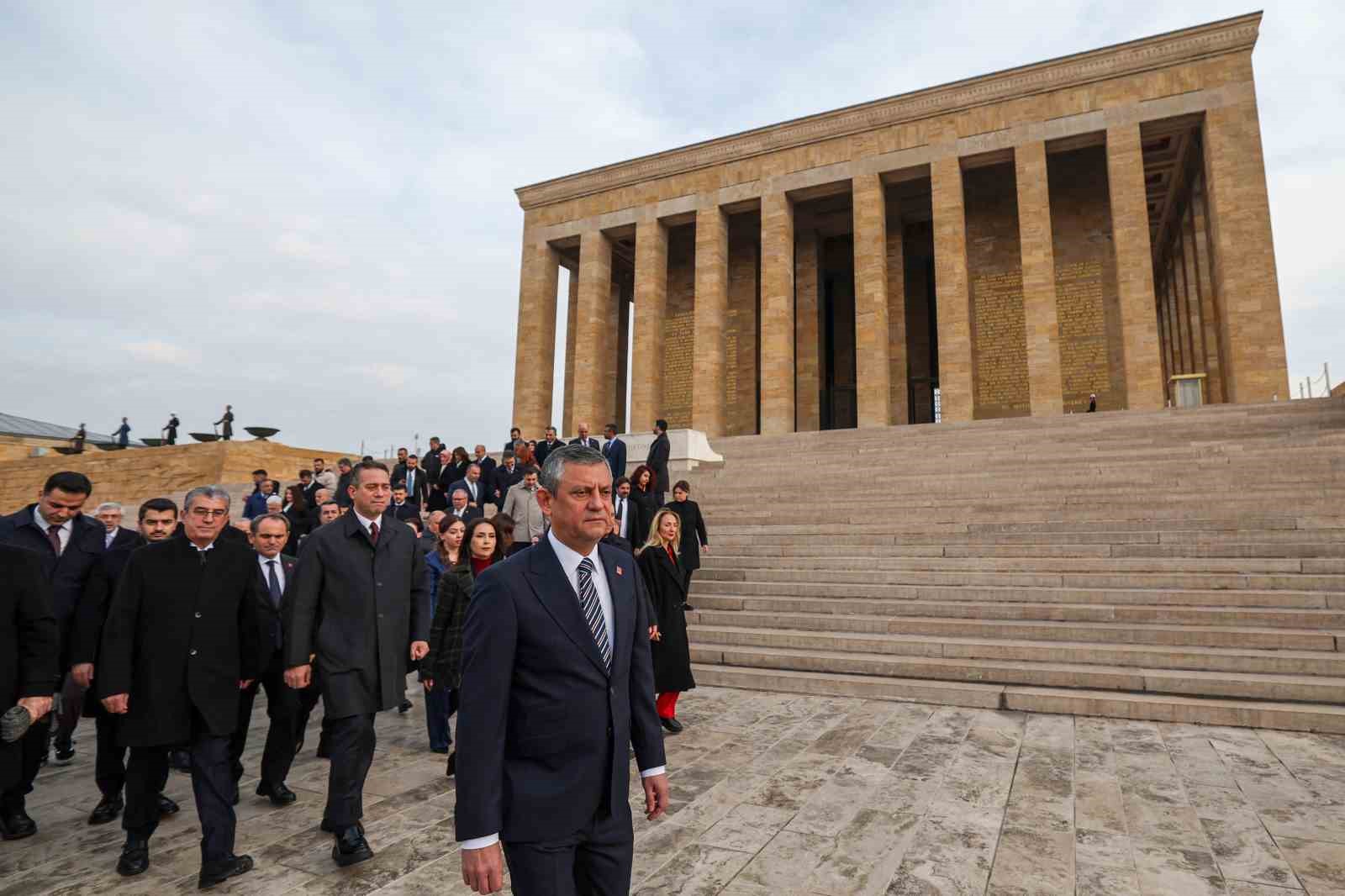 Özel: "Kurultayımızda yenilenen parti programımız, güncellenen tüzüğümüz ve yeni kadrolarımızla birlik ve beraberlik içinde geleceğe yürüyoruz"