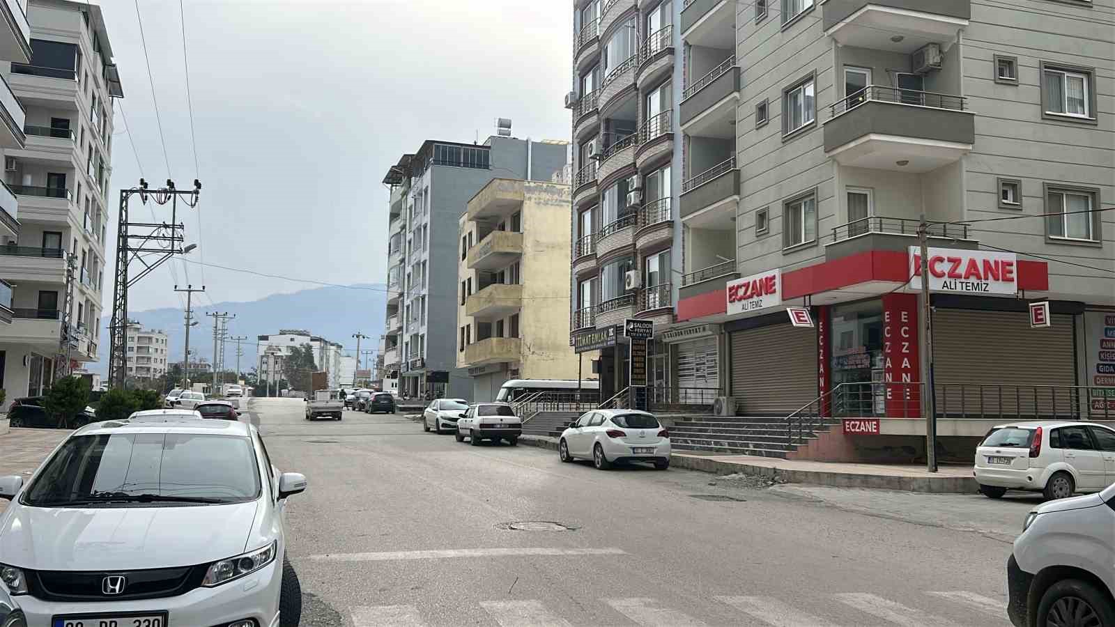 Hatay’da kuvvetli fırtına etkisini hissettirdi