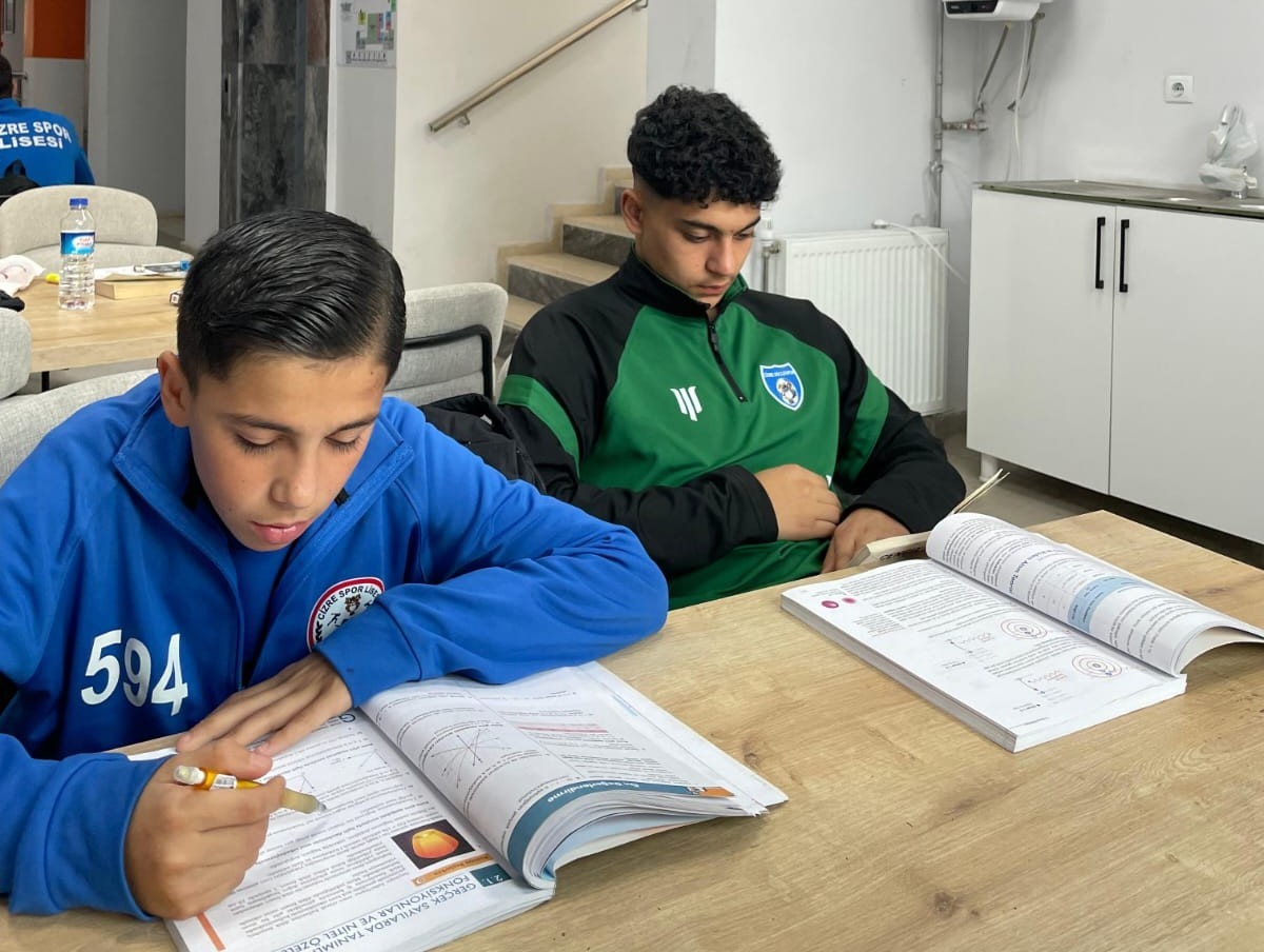 Cizre’de genç sporcular saha ve kitap arasında köprü kuruyorlar