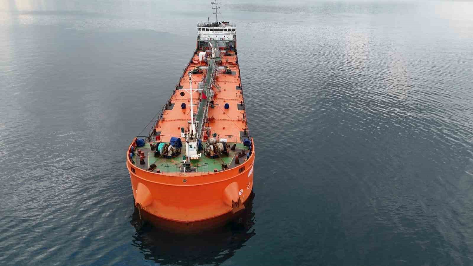 Saldırıya uğrayan MIDVOLGA-2 isimli geminin Sinop&rsquo;taki tamir &ccedil;alışmaları s&uuml;r&uuml;yor
