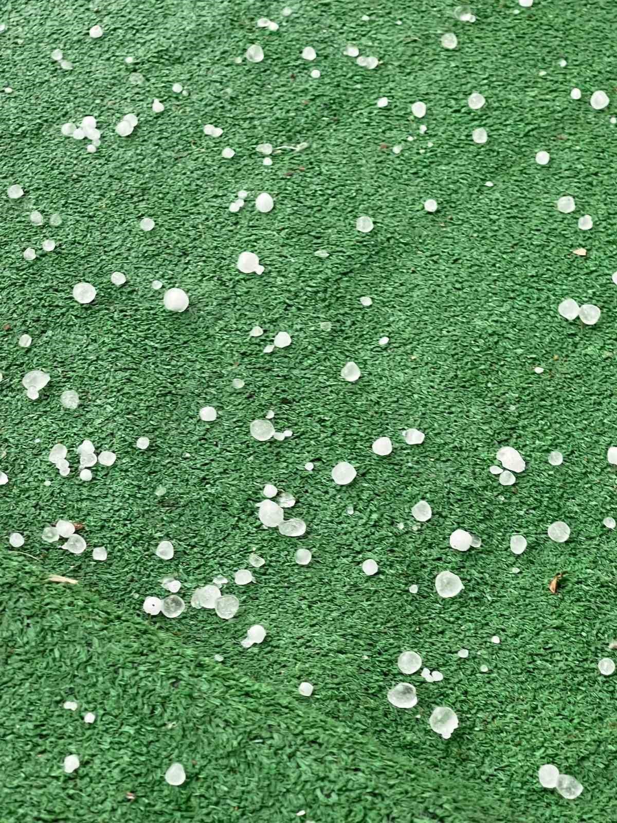 Alanya&rsquo;da sağanak yağış ve dolu etkili oldu
