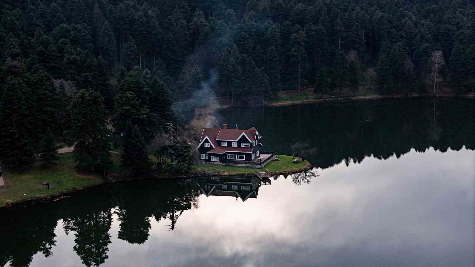 G&ouml;lc&uuml;k Tabiat Parkı&rsquo;nda kartpostallık manzara
