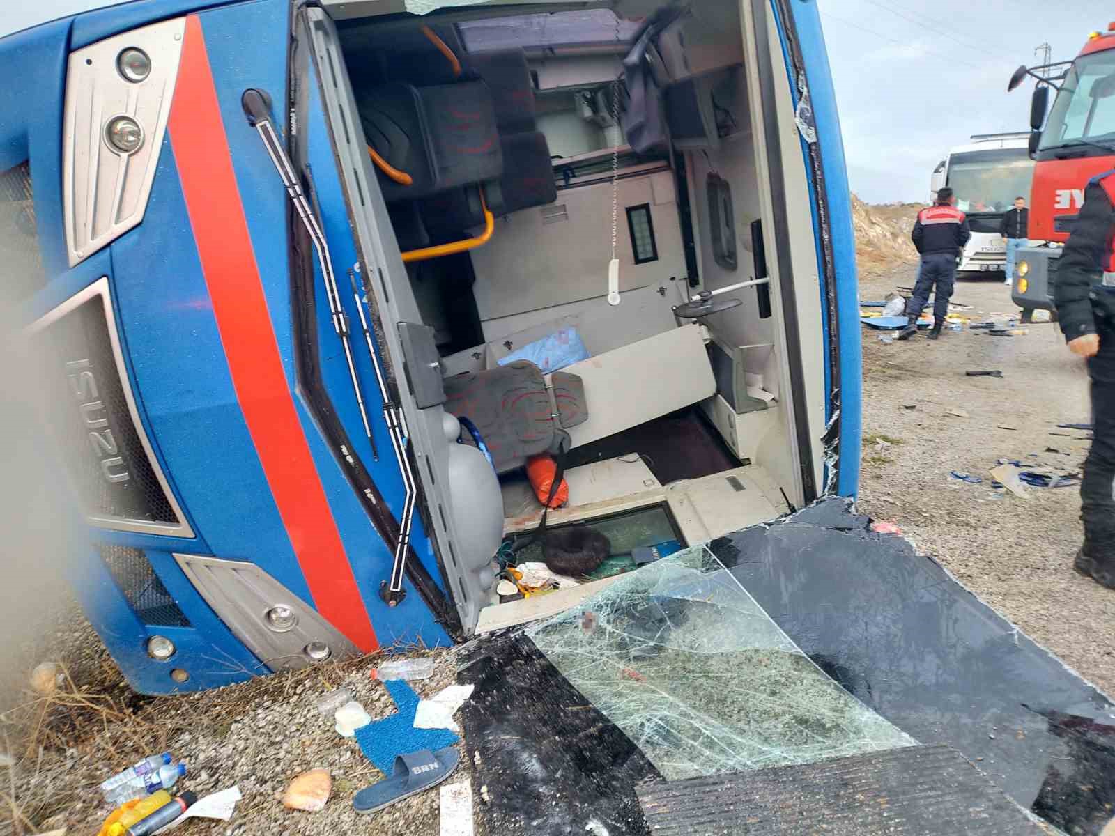 Cezaevi nakil aracı devrildi, aralarında mahkûmların da bulunduğu 7 kişi yaralandı