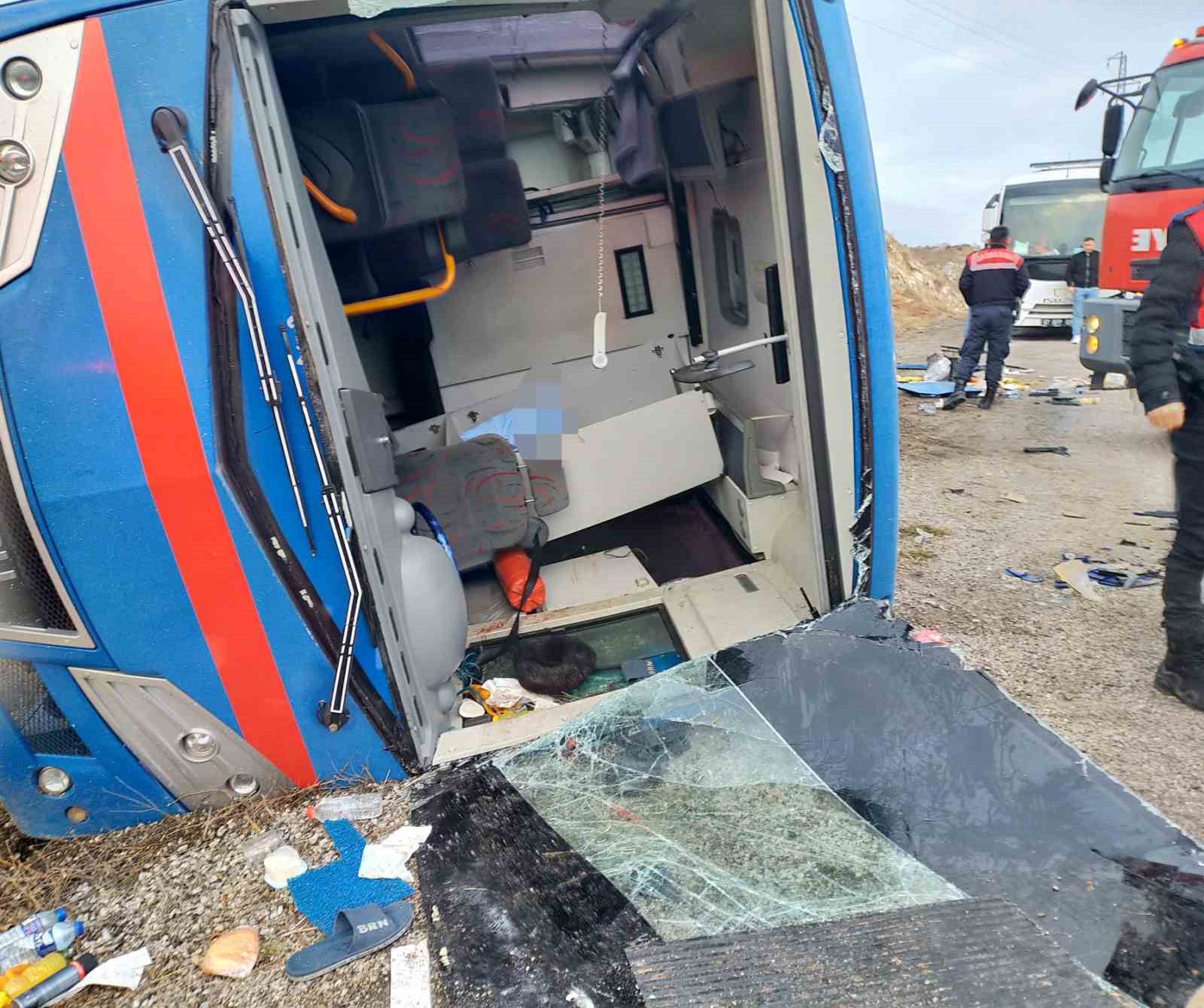 (Düzeltme) Cezaevi nakil aracı devrildi, 7 jandarma ve 2 Adalet Bakanlığı personeli yaralandı