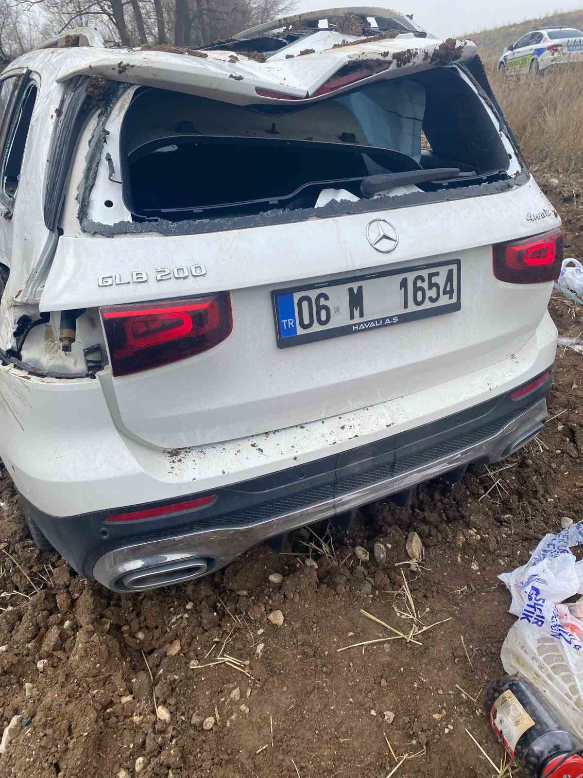 &Ccedil;orum&rsquo;da cip takla attı: 2 yaralı
