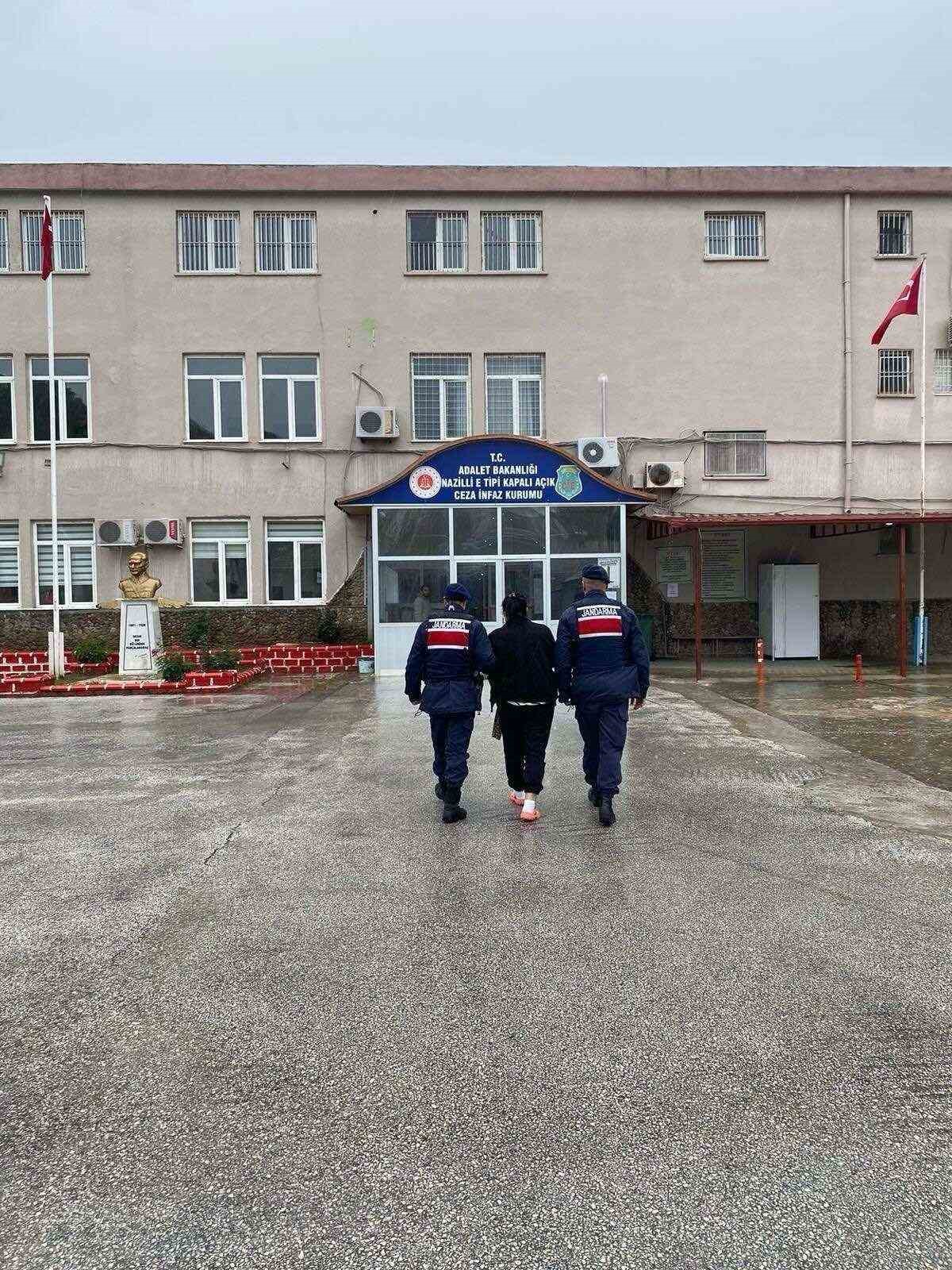Üç yıl saklandı, kilerde yakalandı