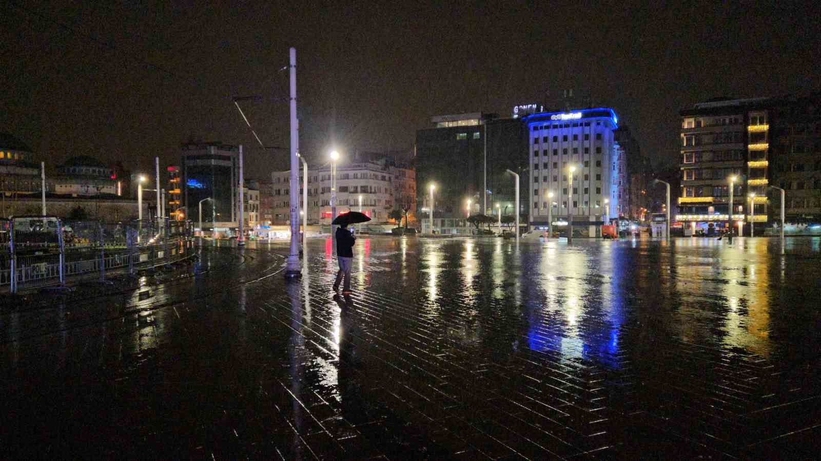 İstanbul’da beklenen sarı kodlu sağanak başladı
