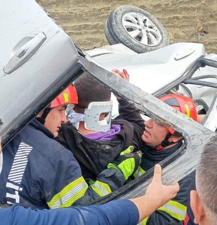 Yoldan çıkan otomobil takla attı; 2 yaralı
