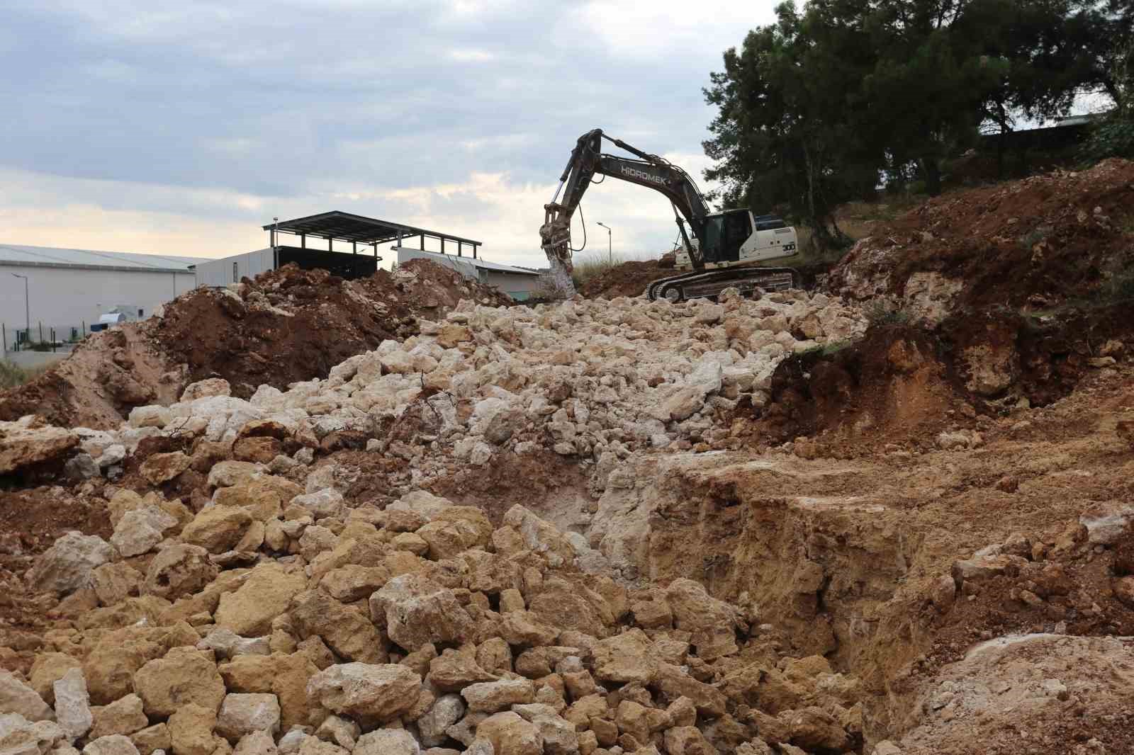 Kepez Belediyesi’nden doğa ile iç içe hayvan barınağı