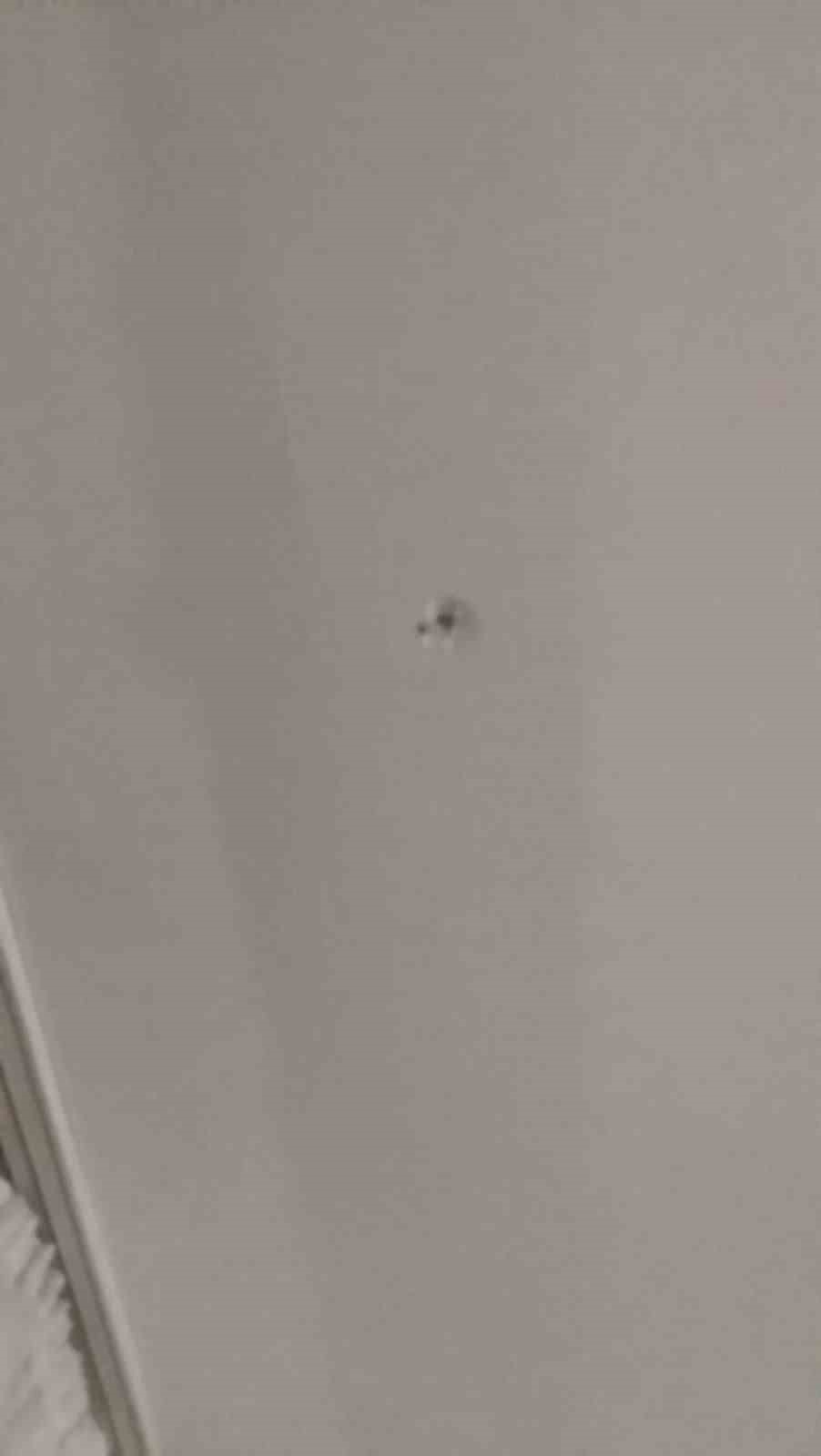 Esenyurt’ta alkollü maganda paniği: Evin camına kurşun isabet etti