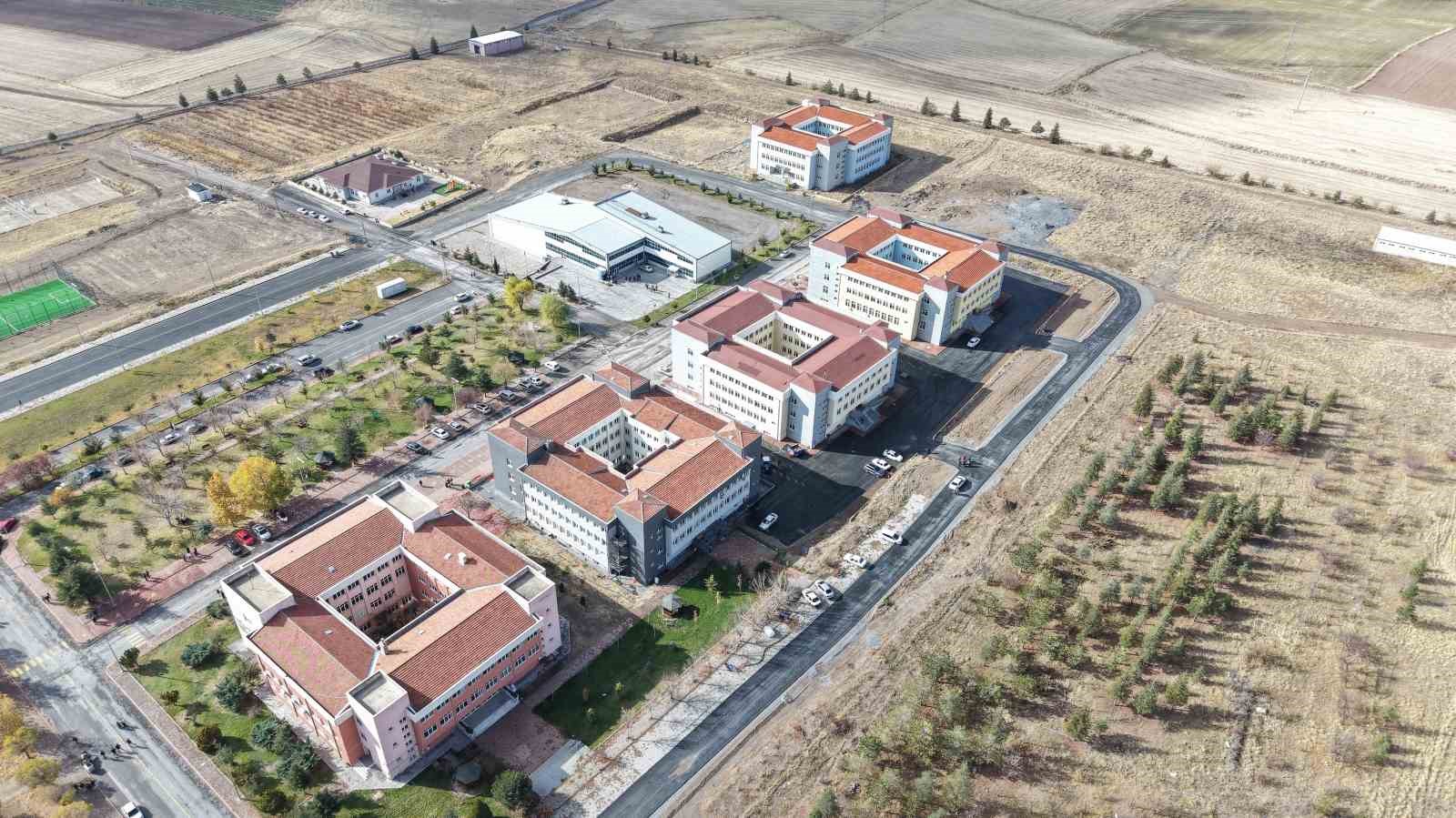 Develi’de Türkiye’de ilk ve tek akıllı sera kuruldu