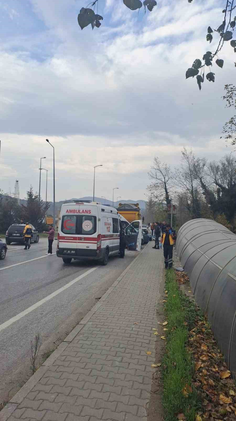 Çaycuma’da tır, otomobile çarptı; 1 yaralı
