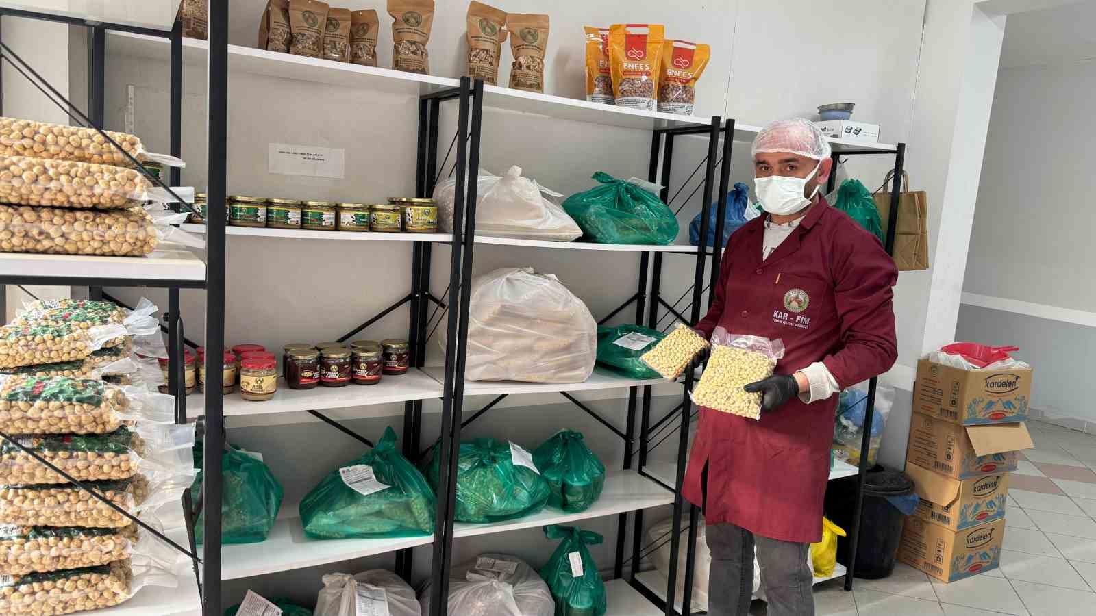 Alaplı’da fındık kavurma tesisleri taleplere yetişemiyor