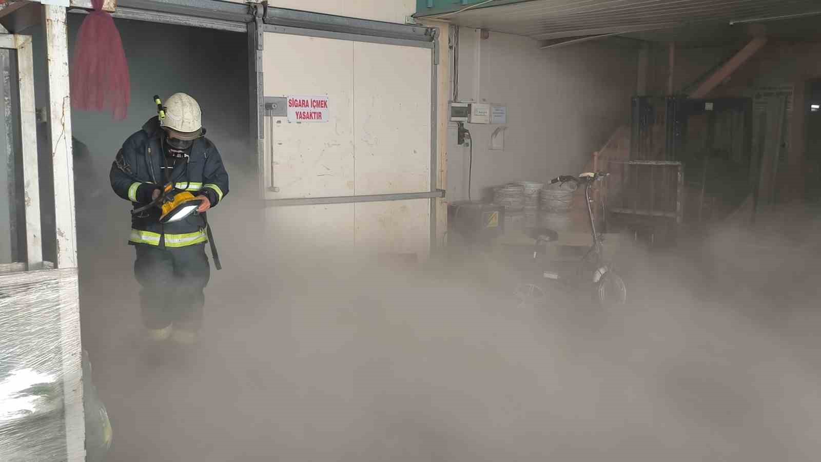 Soğuk hava deposundaki yangın paniğe neden oldu