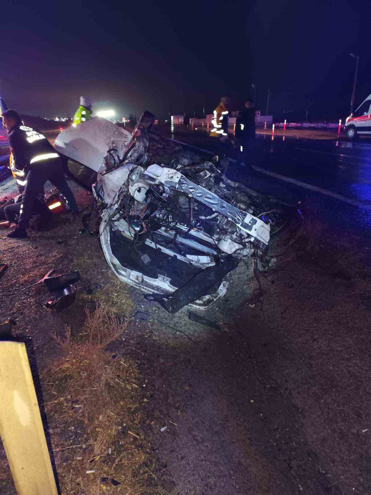 Niğde - Kayseri yolunda feci kaza: 2 ölü, 1 yaralı