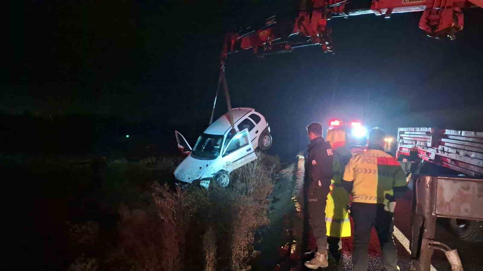 Otomobil tarlaya uçtu, ekipler yaralı için seferber oldu
