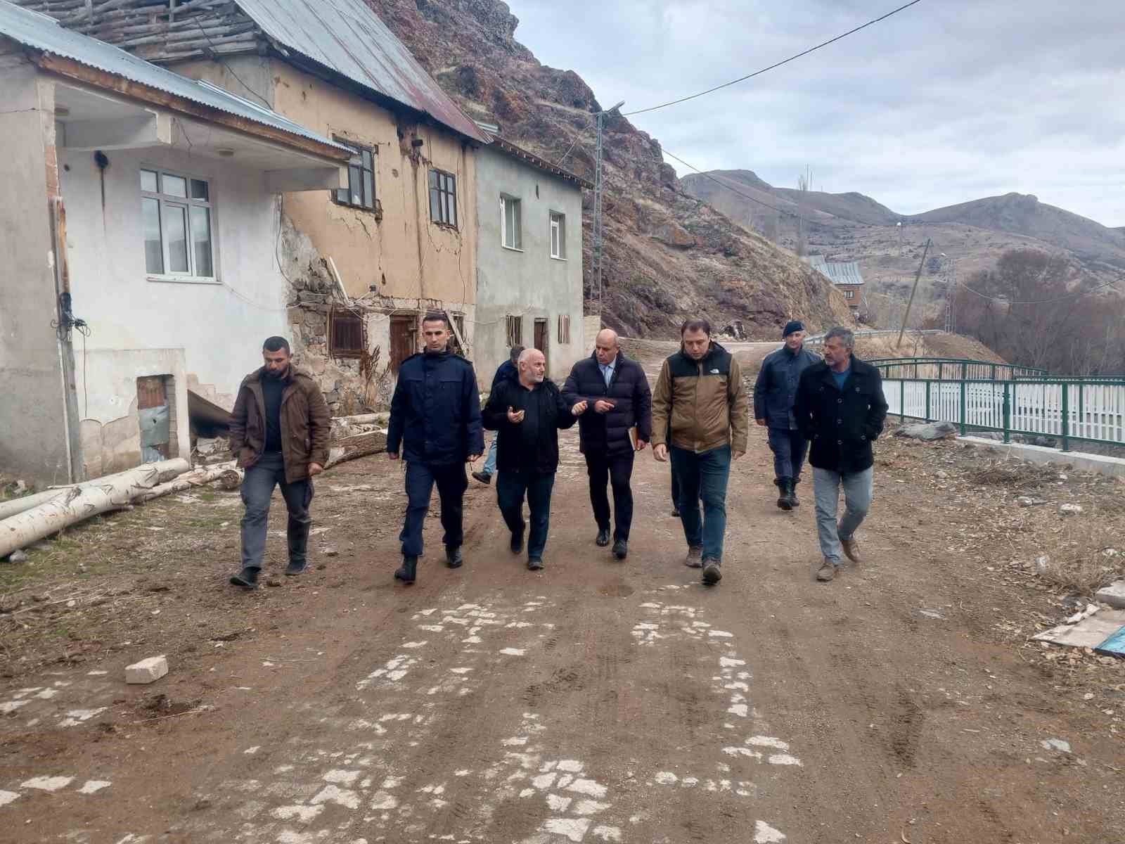 Kaymakam Bayram köy sakinleriyle bir araya geldi