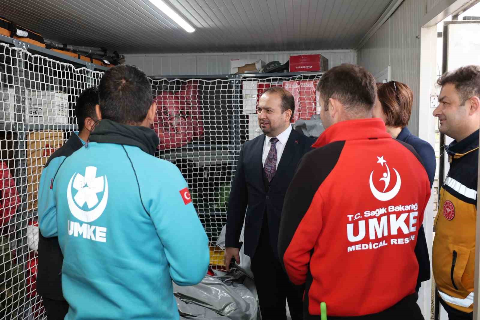 İl Sağlık M&uuml;d&uuml;r&uuml; Şenkul UMKE ekibiyle bir araya geldi
