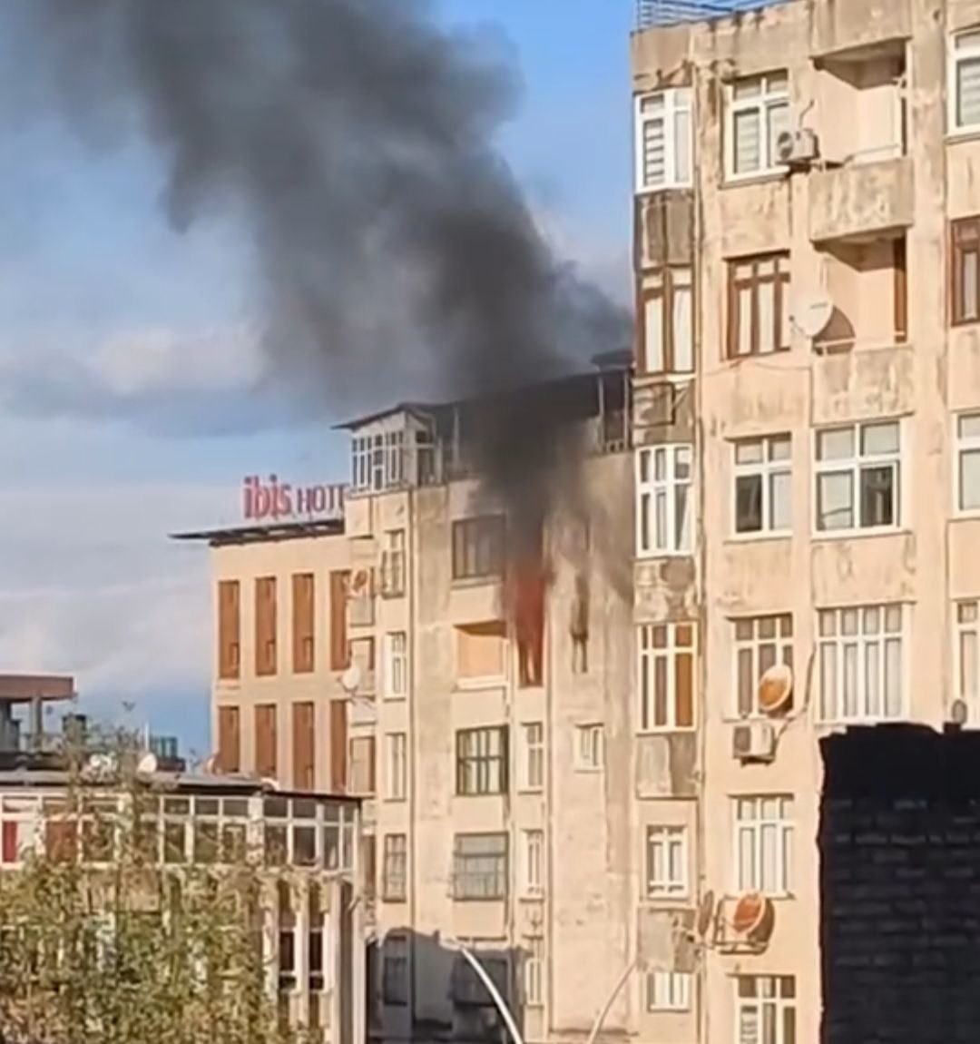 Adana’da apartmanın 6. katında çıkan yangın söndürüldü