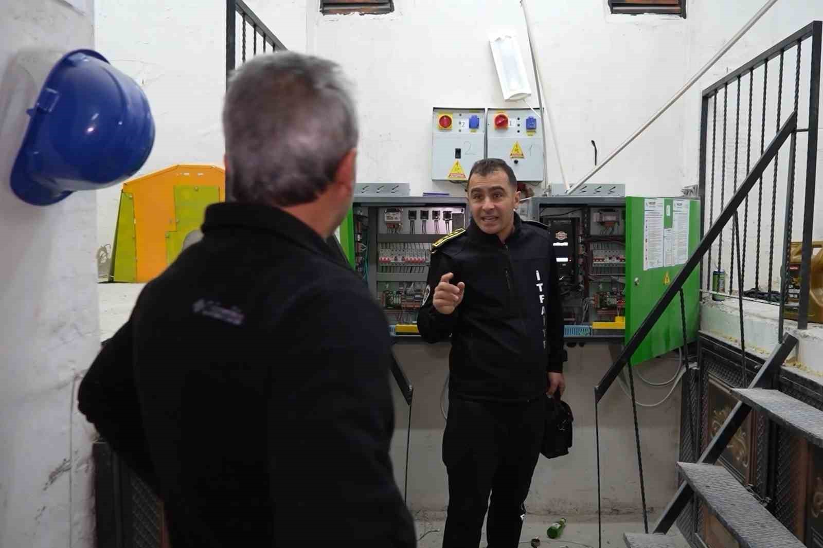 Y&uuml;ksek katlı apartmanlar tek tek denetleniyor, tedbirlere uymayanlara ceza kapıda
