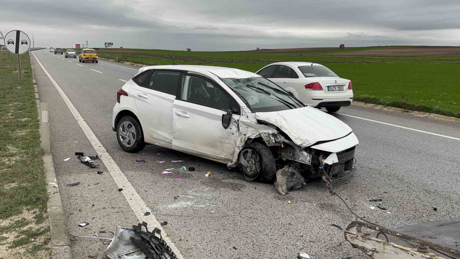 Edirne&rsquo;de &ccedil;arpışan aracın defalarca takla attığı kaza kamerada
