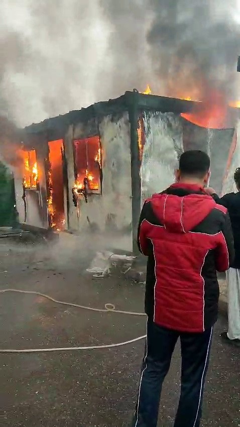 Konteyner alev alev yandı